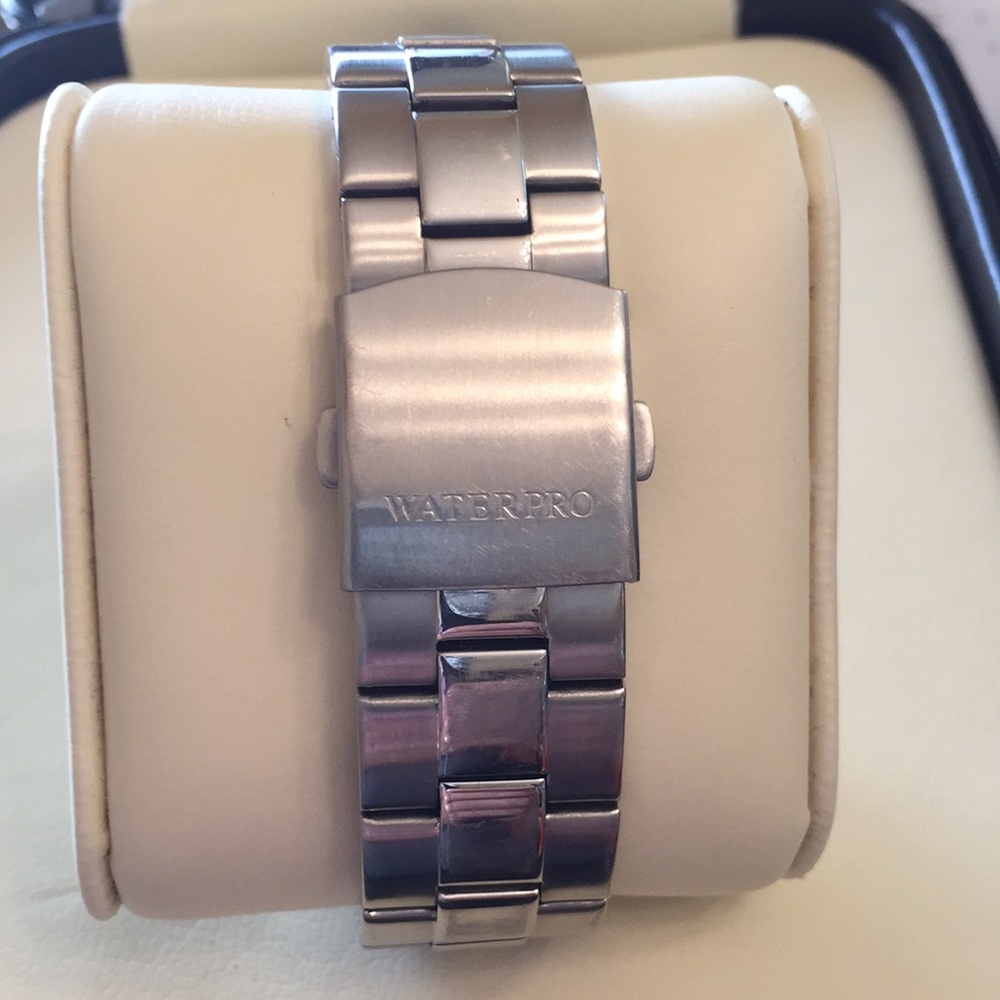 Men’s Guess Watch - Picture 2 of 2